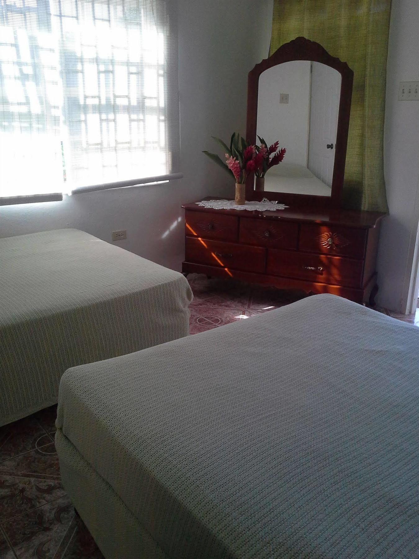 Polish Princess Guest House Port Antonio Eksteriør bilde
